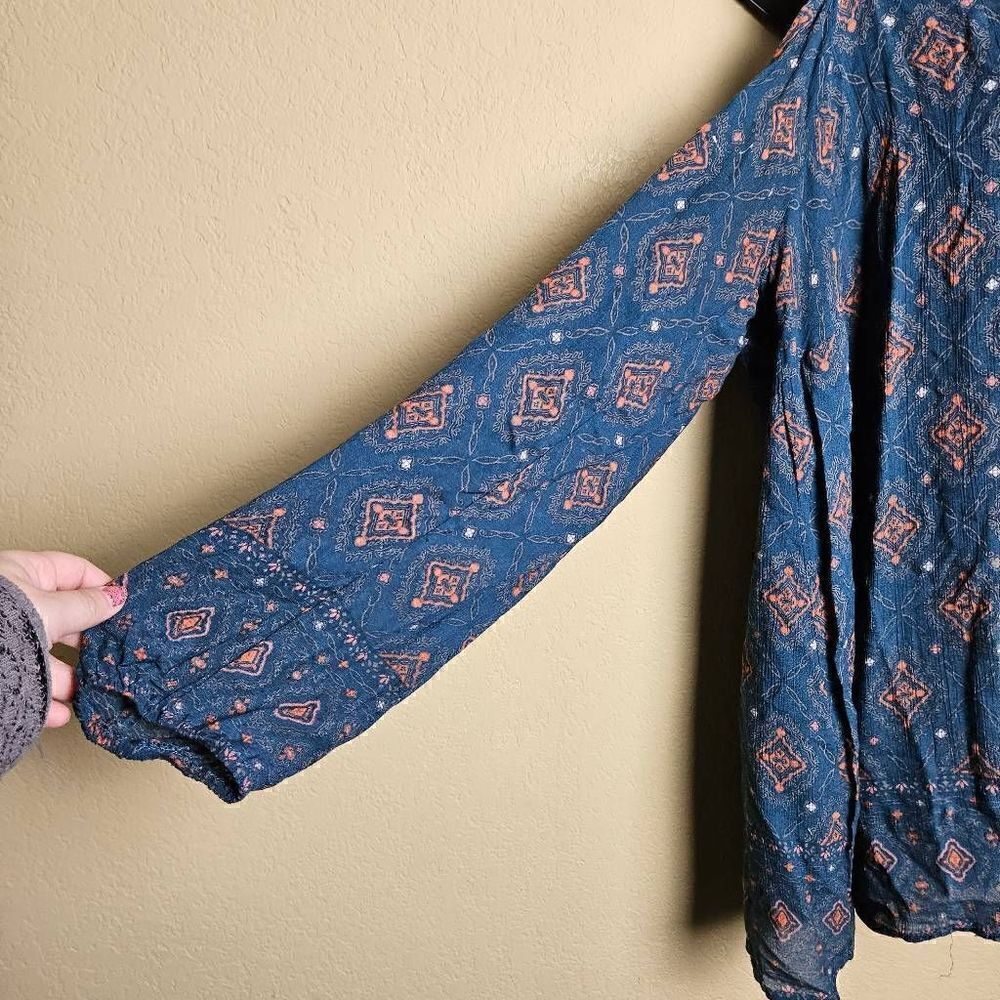 Torrid Geometric Cold Shoulder Blouse - Picture 3 of 7